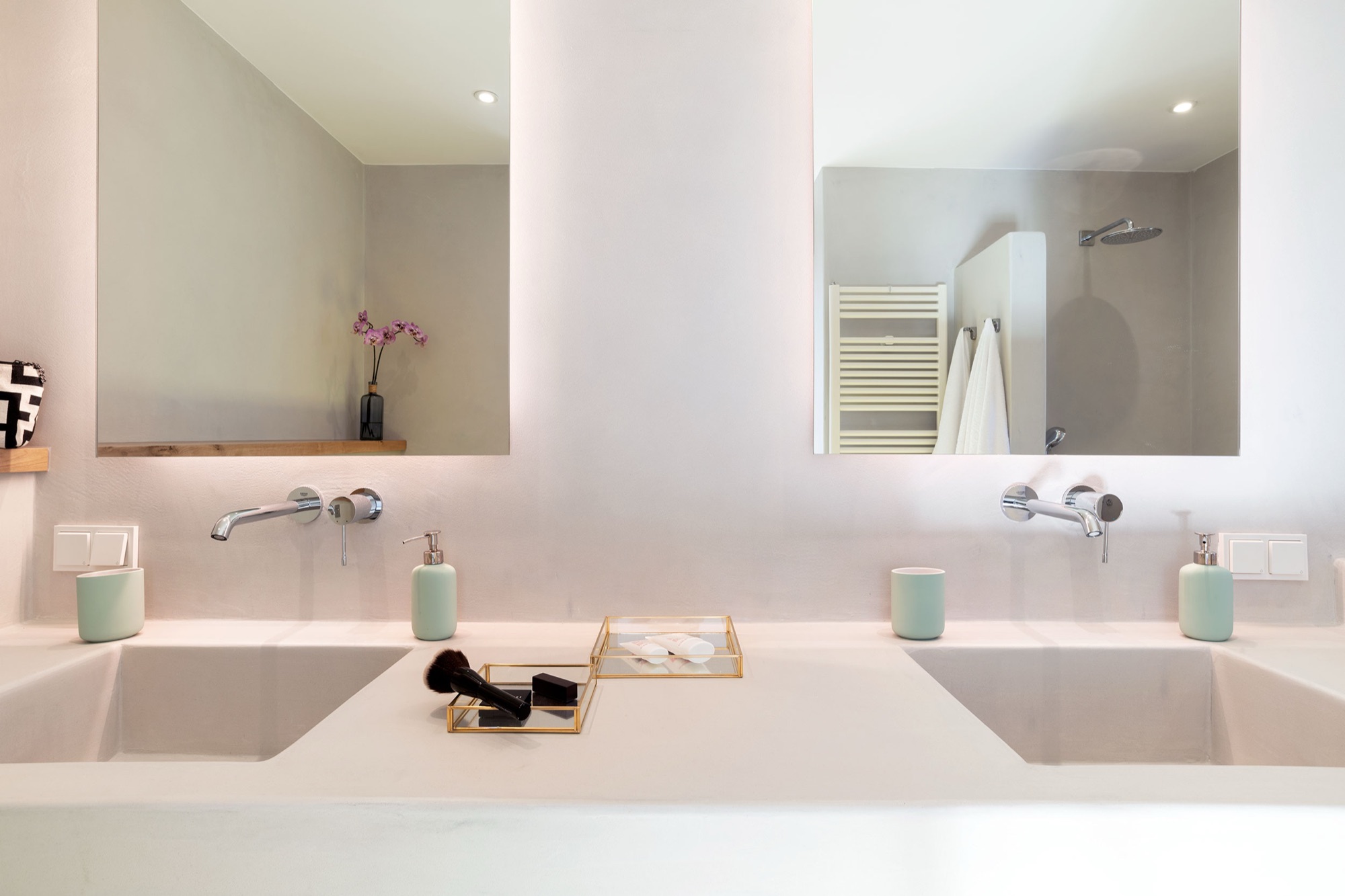 En-suite bathroom 2